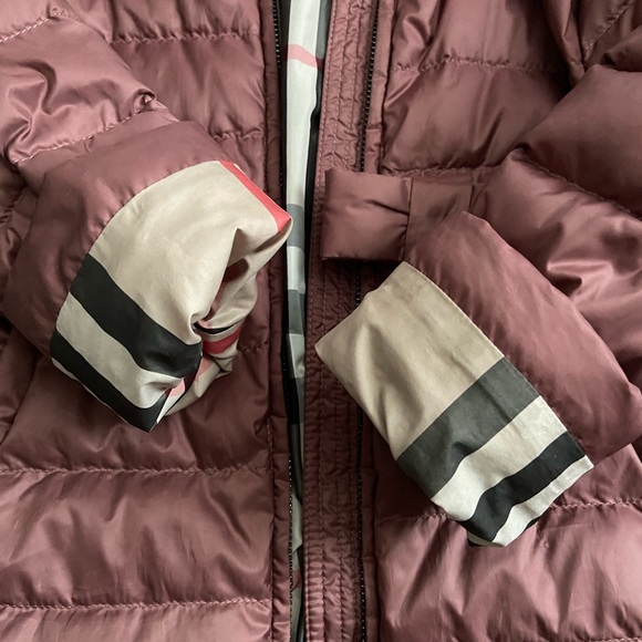 Burberry Kids Puffer Jacket in Burgundy - Picture 2 of 12